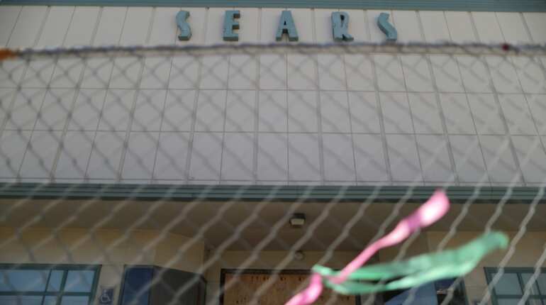 Sears Chairman Lampert makes $4.4 billion bid to keep retailer alive