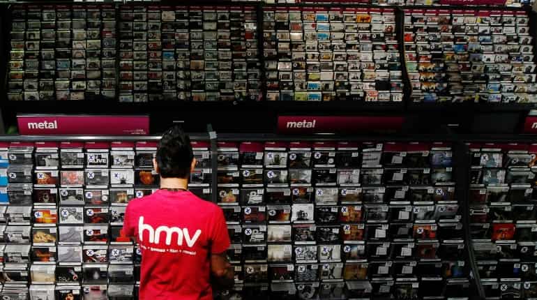 Britain's HMV faces the music as retailer calls in administrators Britain's HMV faces the music as retailer calls in administrators