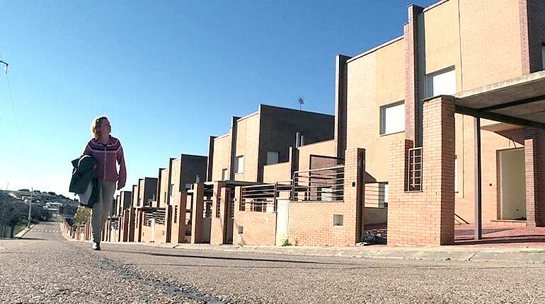 Spanish 'ghost towns' slowly come to life