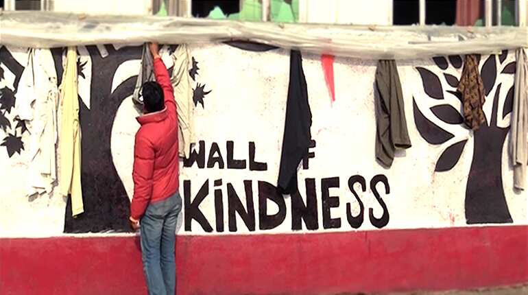 'Wall of Kindness' warms up Jammu and Kashmir