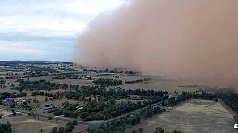 Spectacular dust storm arrives in Australia on new years eve