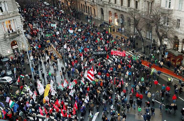 Thousands rally against Hungary's overtime work law, PM Orban