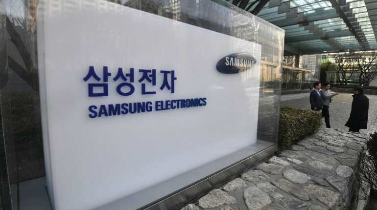 Samsung Electronics flags near 30% slump in Q4 operating profit Samsung Electronics flags near 30% slump in Q4 operating profit