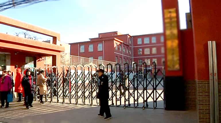 Beijing: Man attacks schoolchildren with hammer, wounds 20 Beijing: Man attacks schoolchildren with hammer, wounds 20