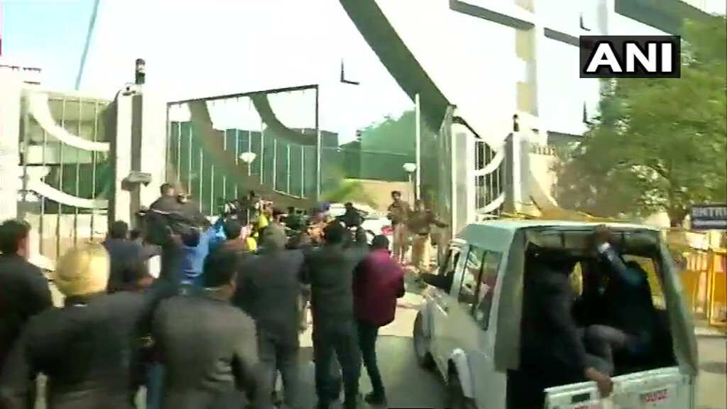 Alok Verma resumes office after 77-day forced leave Alok Verma resumes office after 77-day forced leave