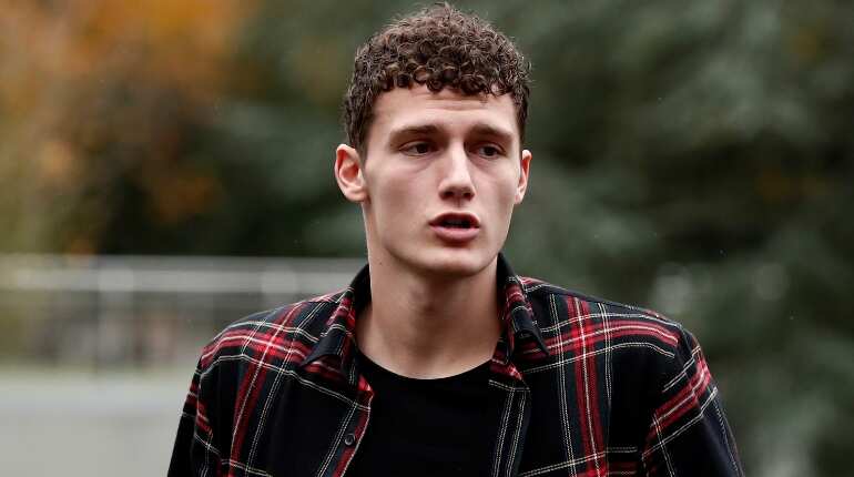 Bayern recruitment drive starts with France defender Pavard Bayern recruitment drive starts with France defender Pavard