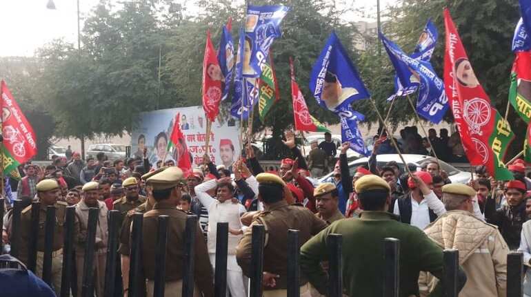 'You know who is my choice,' says Akhilesh on whether he will support Mayawati for PM