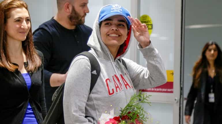 Saudi teen seeking asylum lands in Canada, is welcomed by foreign minister