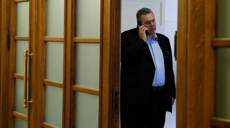 Greek defence minister Panos Kammenos announces resignation ahead of Macedonia vote