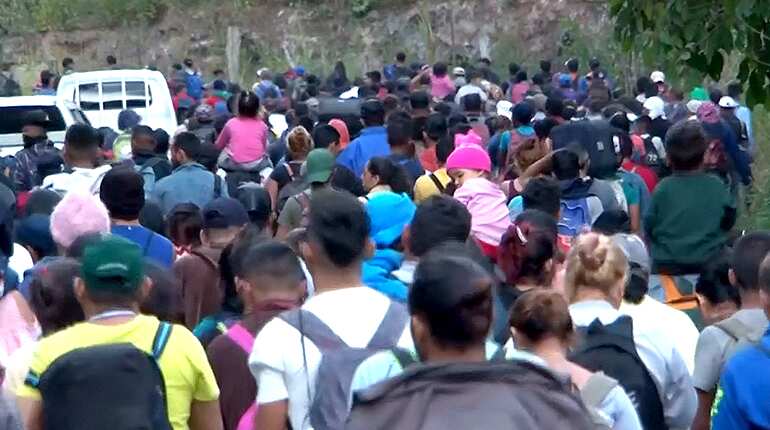 US-bound Honduran migrant caravan grows as Trump argues for wall US-bound Honduran migrant caravan grows as Trump argues for wall