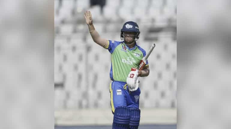 David Warner to return home midway from BPL after elbow injury David Warner to return home midway from BPL after elbow injury