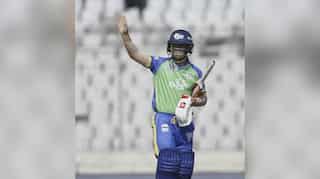 David Warner to return home midway from BPL after elbow injury