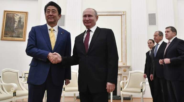 Russian President Putin, Japan PM Shinzo Abe hold summit to break island impasse Russian President Putin, Japan PM Shinzo Abe hold summit to break island impasse