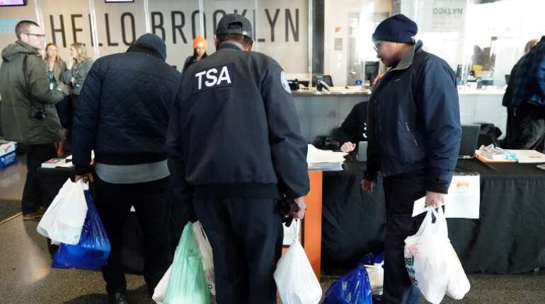 After a month of shutdown, US federal workers turn to food banks