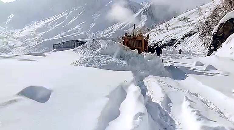 Snow cleared on Jammu-Srinagar Highway after Avalanche Hits Jawahar Tunnel