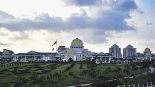 Malaysian royals to pick new king after historic abdication