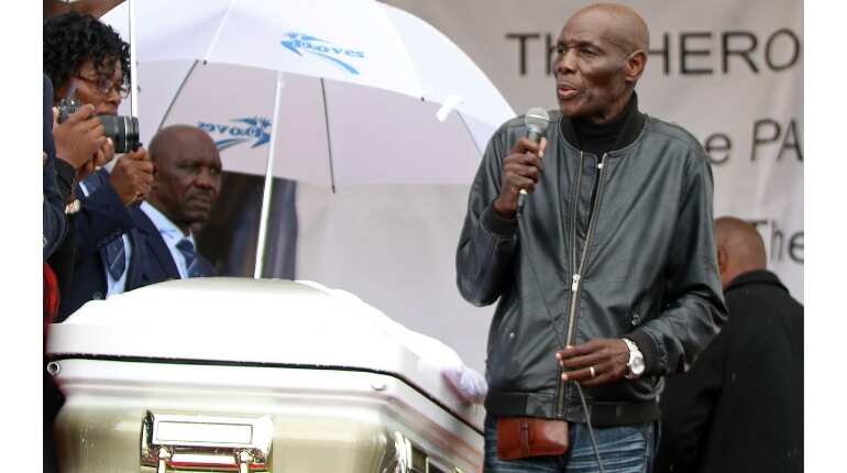 Popular Zimbabwean musician Mtukudzi dies