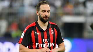Gonzalo Higuain completes Chelsea loan deal from Juventus