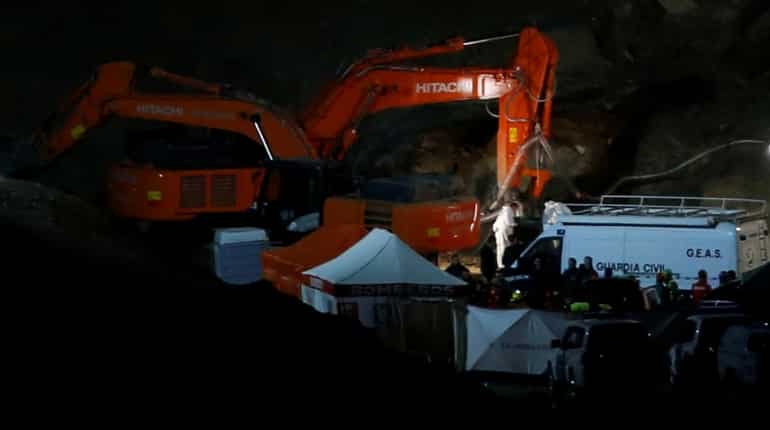 Rescuers recover body of Spanish boy who fell down well Rescuers recover body of Spanish boy who fell down well