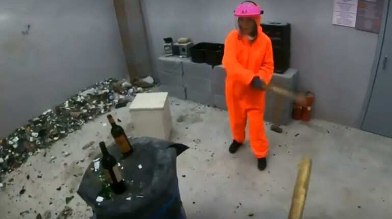 Anger rooms become popular in China for people to release rage