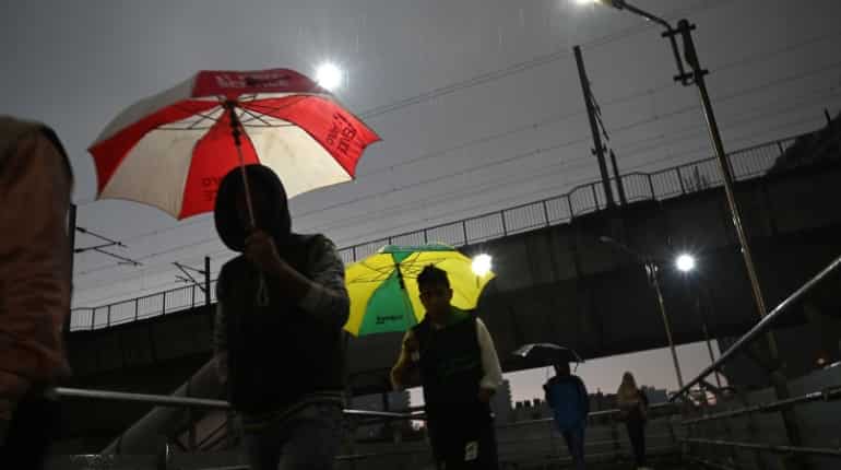 Delhi air improves to moderate with rain; relief unlikely to last Delhi air improves to moderate with rain; relief unlikely to last