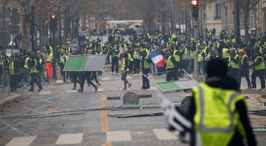 'Yellow vests' march through Paris streets for 11th week of protests