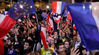 French debates rally Macron's supporters but rebels hold out