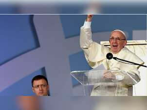 Pope winds up World Youth Day events in Panama with giant mass