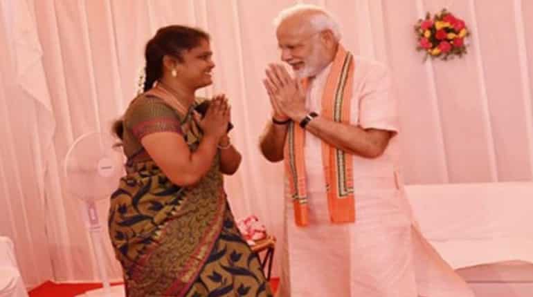 PM Modi meets Mudra entrepreneur Arulmozhi Saravanan in Madurai