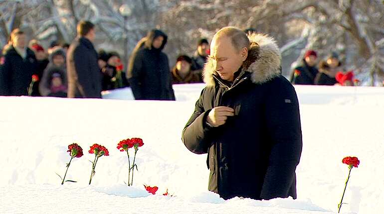 Putin pays tribute to victims of WW2 Leningrad siege