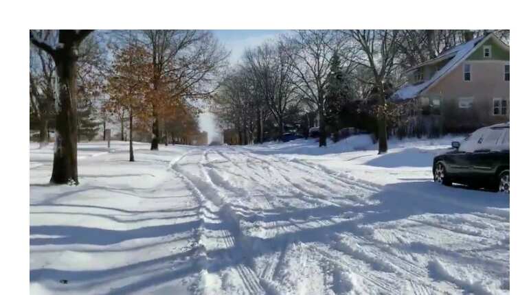 Snow wallops US Midwest as it braces for extreme cold