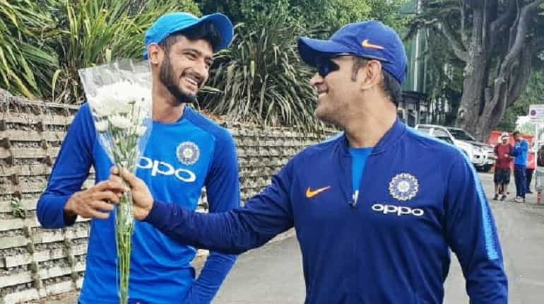 Caught! Bromance between MS Dhoni and Khaleel Ahmed Caught! Bromance between MS Dhoni and Khaleel Ahmed