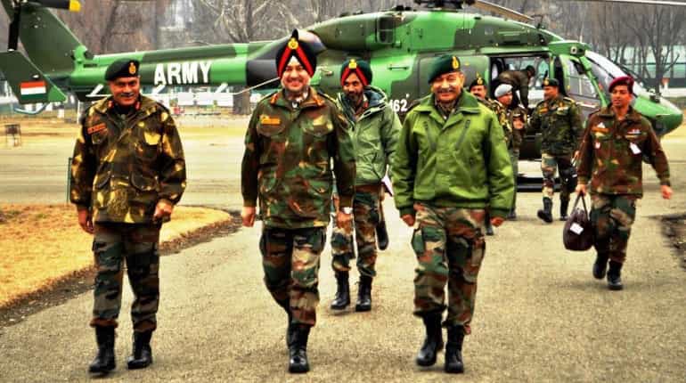 J&K: Northern army commander visits valley, reviews security