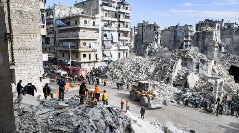 11 dead as war-damaged flats collapse in Syria's Aleppo 11 dead as war-damaged flats collapse in Syria's Aleppo