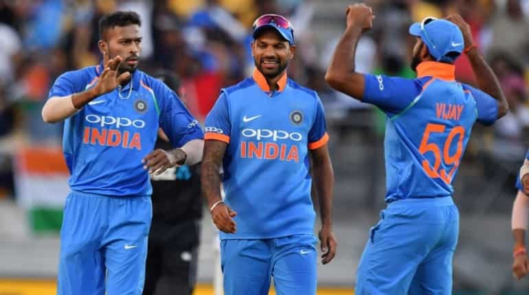 2 boundaries & 5 sixes in 22 balls