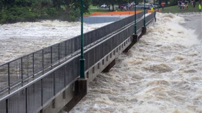 Military steps in as Australia floods bring crocodiles to the streets Military steps in as Australia floods bring crocodiles to the streets