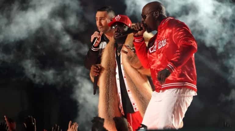 Big Boi sets stge on fire