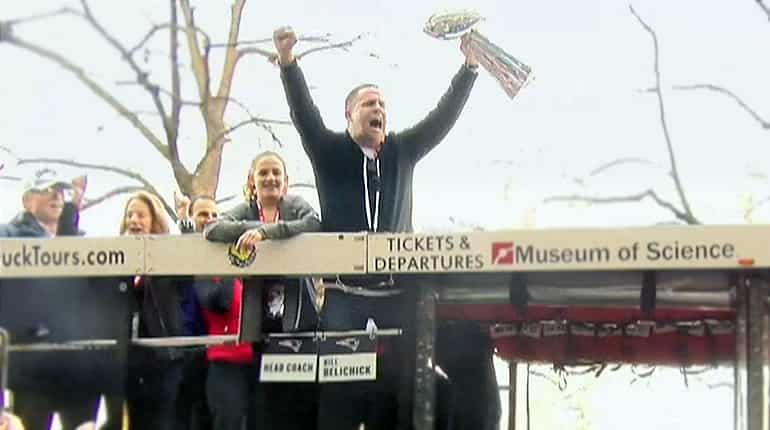 Brady raises trophy in Patriots parade, thousands line streets