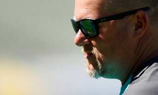 Australia bowling coach Saker resigns ahead of World Cup 