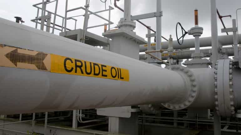 Oil prices edge lower after US inventories build Oil prices edge lower after US inventories build
