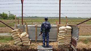 Myanmar villagers flee fresh Rakhine State fighting, enter Bangladesh