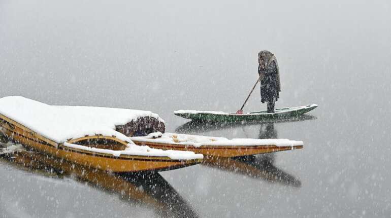 Kashmir covered in blanket of snow