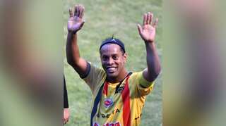 Former Barcelona forward Ronaldinho arrested in Paraguay