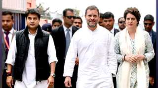 Watch: Priyanka Gandhi Vadra begins roadshow in Lucknow