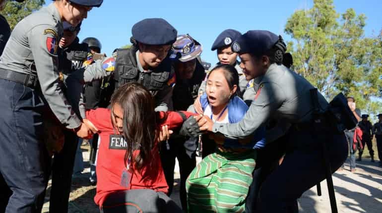 Myanmar police fire rubber bullets, tear gas to scatter ethnic minority protest Myanmar police fire rubber bullets, tear gas to scatter ethnic minority protest