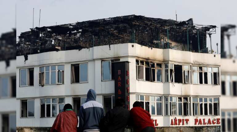 Delhi hotel fire: People jumped to save themselves, but fell to their deaths Delhi hotel fire: People jumped to save themselves, but fell to their deaths