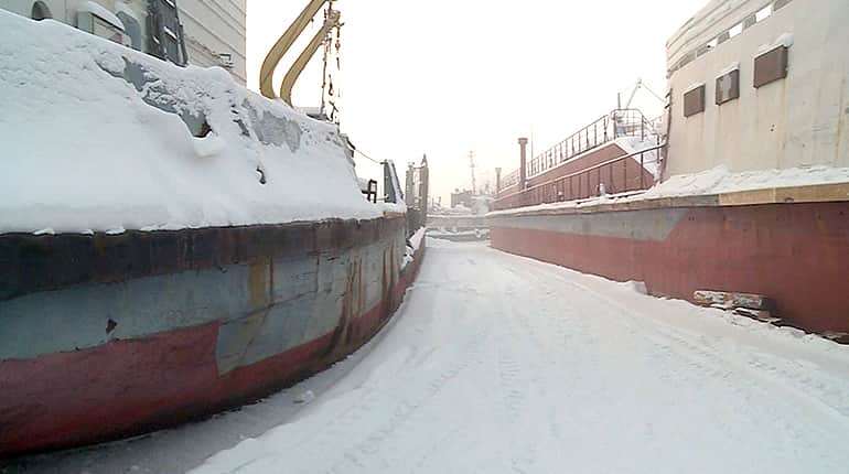 When Siberia shivers it's time to fix ships in the ice
