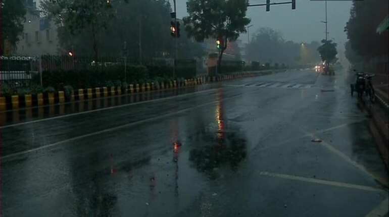 Delhi witnesses light showers, more rain likely in next few days