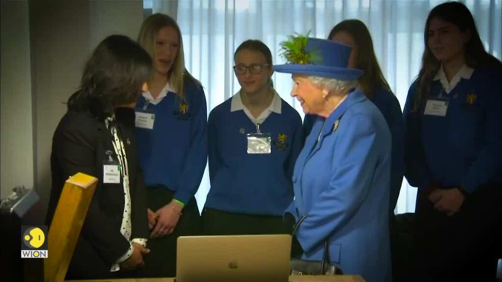 Queen unveils secret-message plaque to mark spy agency centenary