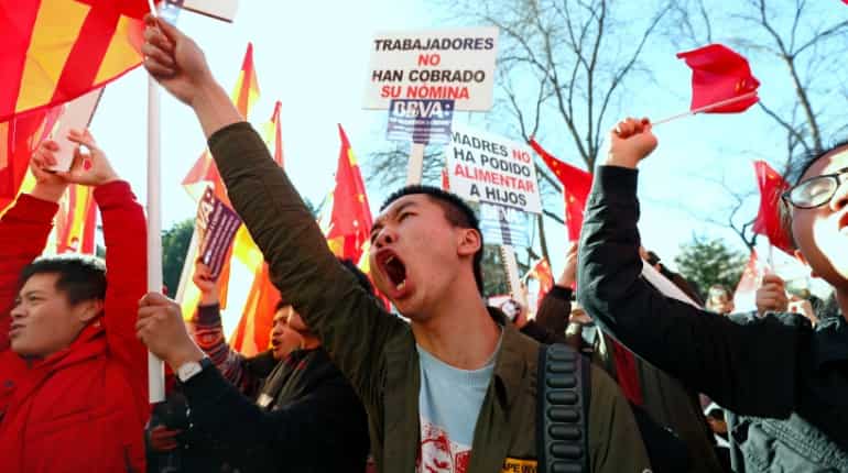 Hundreds of Chinese protest against BBVA in Madrid, saying bank blocked their accounts Hundreds of Chinese protest against BBVA in Madrid, saying bank blocked their accounts